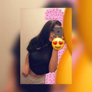 Meet your Posher, Issania